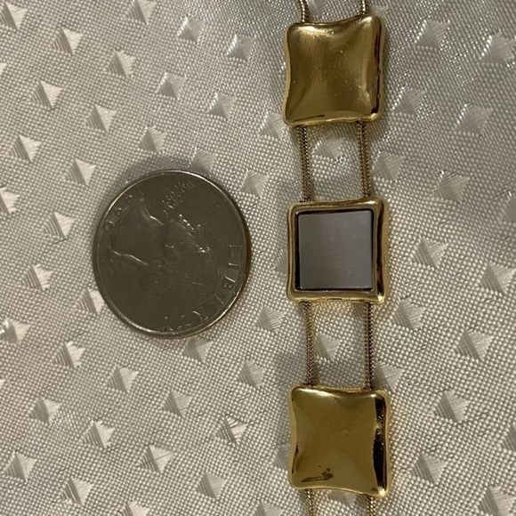 Vintage Anne Klein Gold Tone Mother of Pearl Panel Bracelet! - Picture 7 of 9